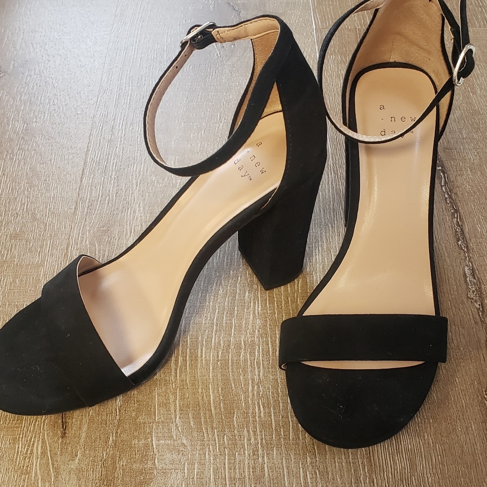 Women's open toe heels. 6.5
